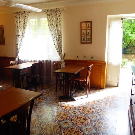 Des Sages 3* Aubussargues