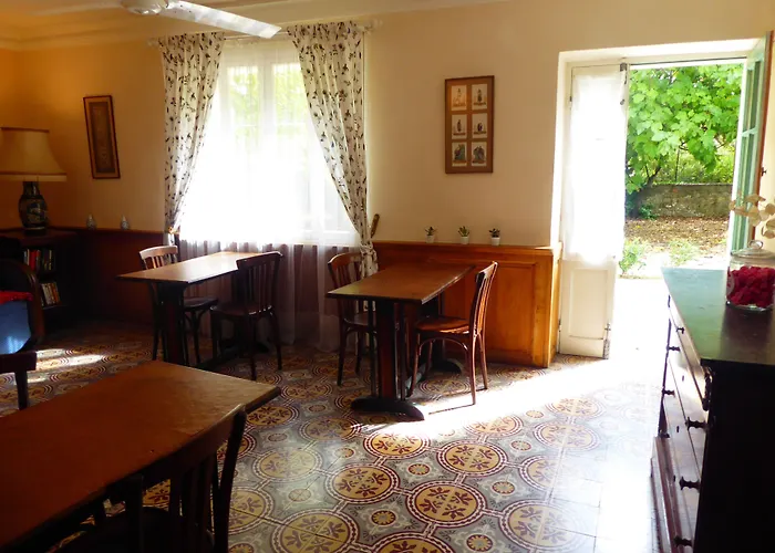 Des Sages 3* Aubussargues